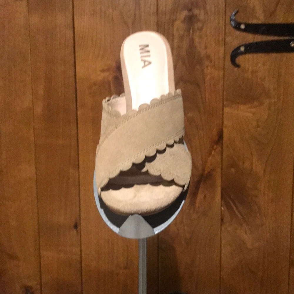 NWT MIA Natural Suede Open Toe Sandal